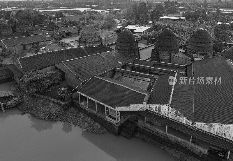 鸟瞰图中的Mang Thit古砖村，湄公河三角洲，永隆省